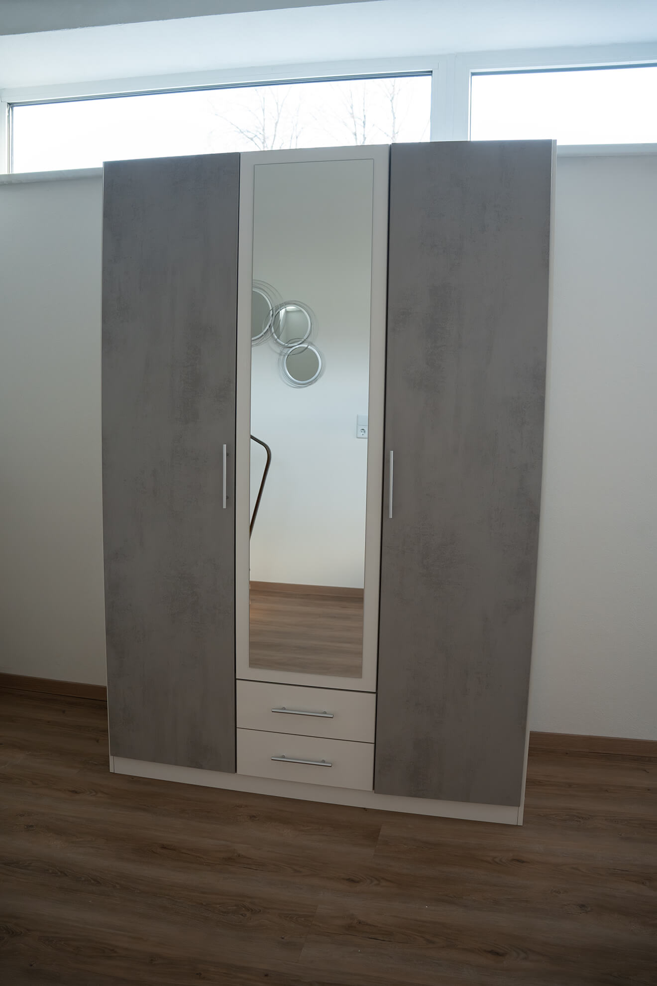 Großzügiger Kleiderschrank