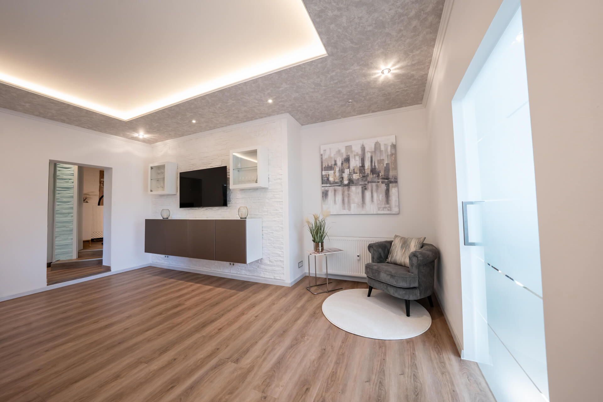 55 Zoll Grundig Smart TV und eine kleine Leseecke