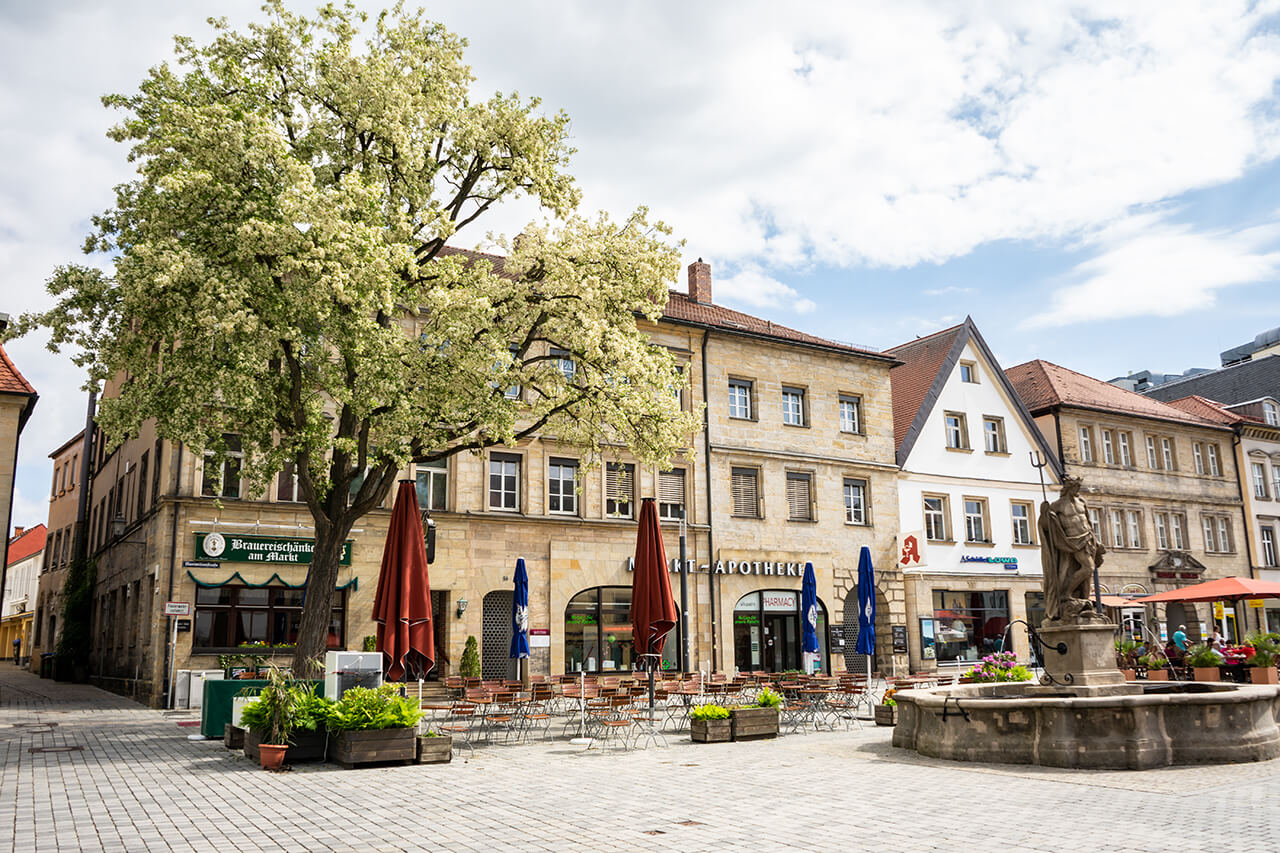 Der Markt bietet jede Menge Möglichkeiten zum Bummeln und Schlemmen